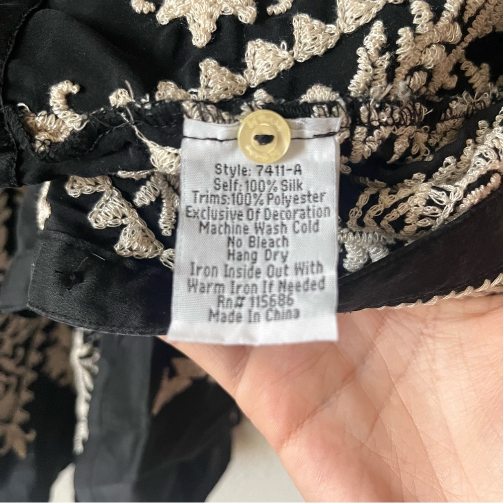 Johnny Was Black Embroidered 100% Silk Western Boho Rodeo Cowgirl Button Up M - Picture 8 of 8